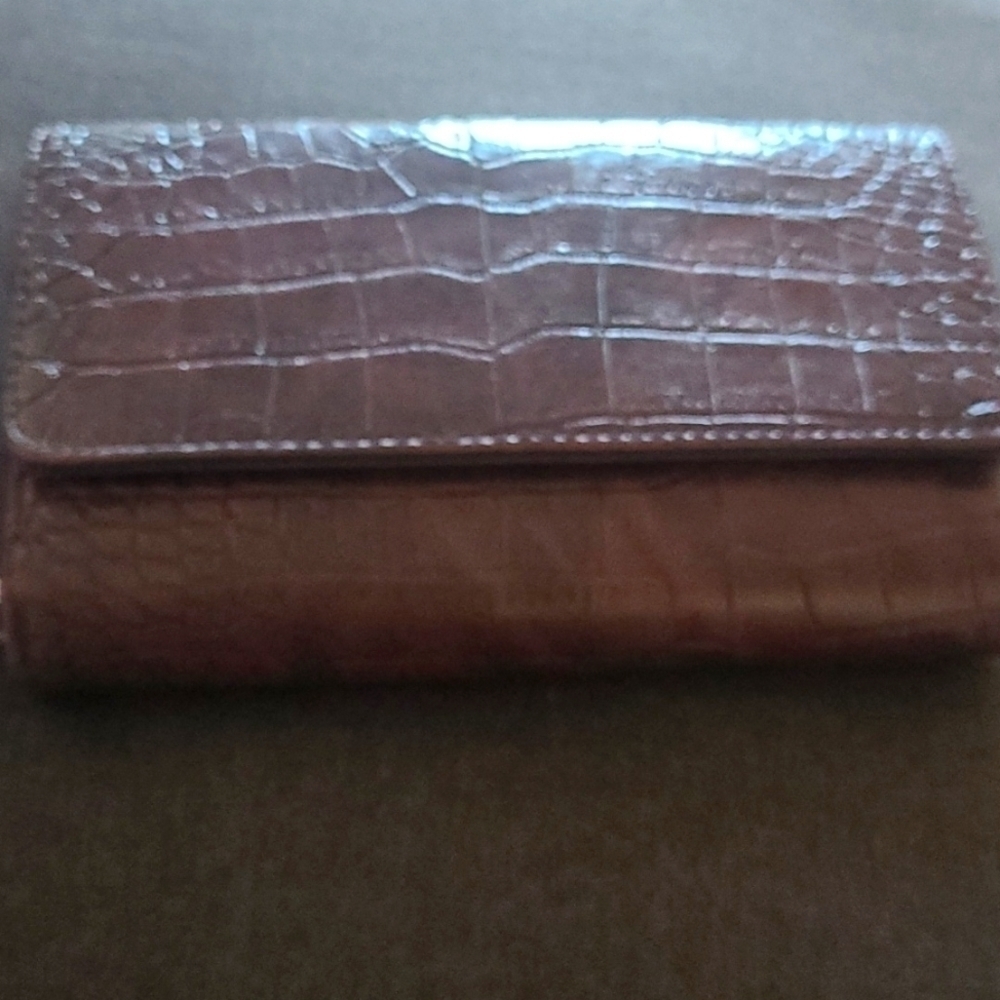 CROCODILE leather wallet very roomy